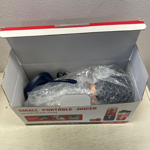 NIB - Small Portable Juicer Blender, Gray - USB-C Charging Cable - Picture 10 of 13